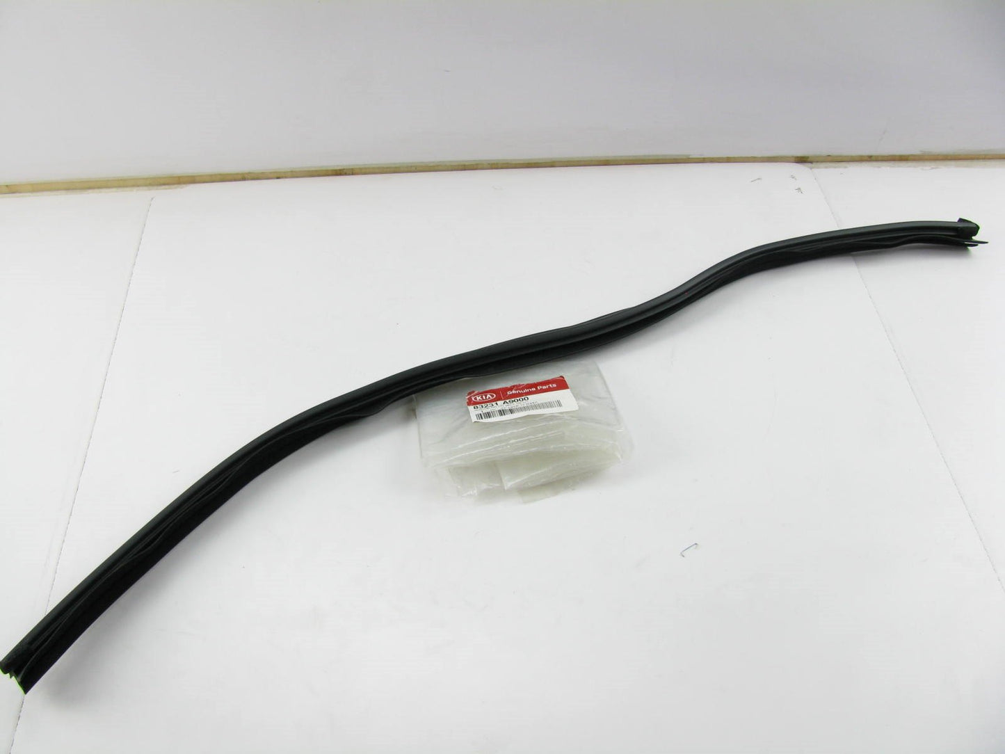 New Genuine REAR LEFT Door Inside Belt Weatherstrip OEM For 2015-2016 Kia Sedona