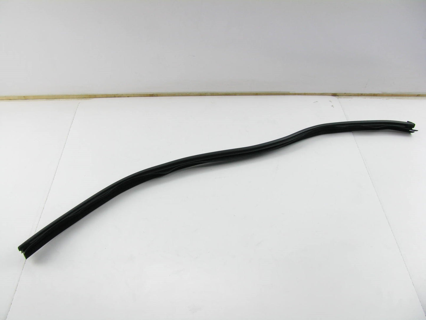 New Genuine REAR LEFT Door Inside Belt Weatherstrip OEM For 2015-2016 Kia Sedona