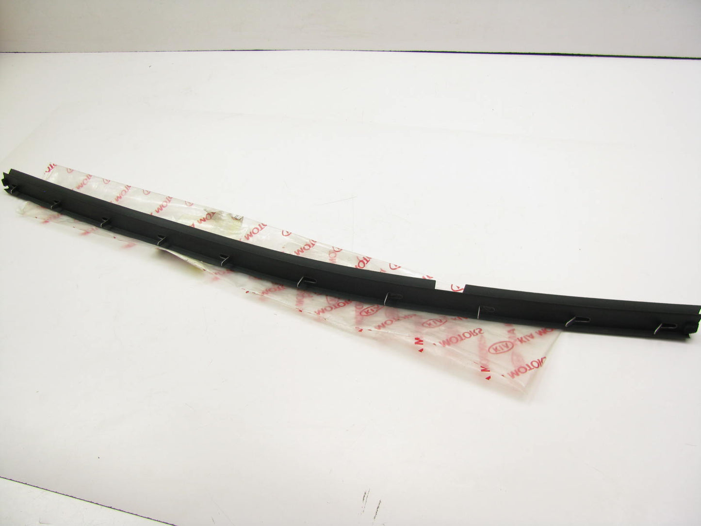 NEW GENUINE REAR RIGHT Door Window Weatherstrip Belt Seal OEM For 06-10 Optima