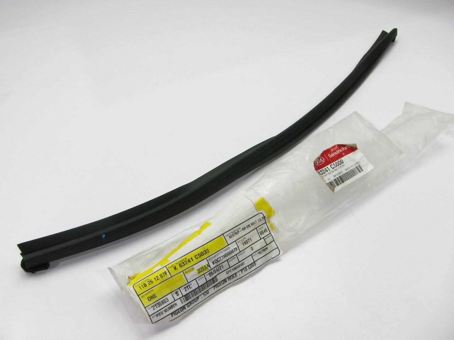 NEW Rear Right Door Window Belt Weatherstrip Seal For 2016-20 Sorento 83241C5000