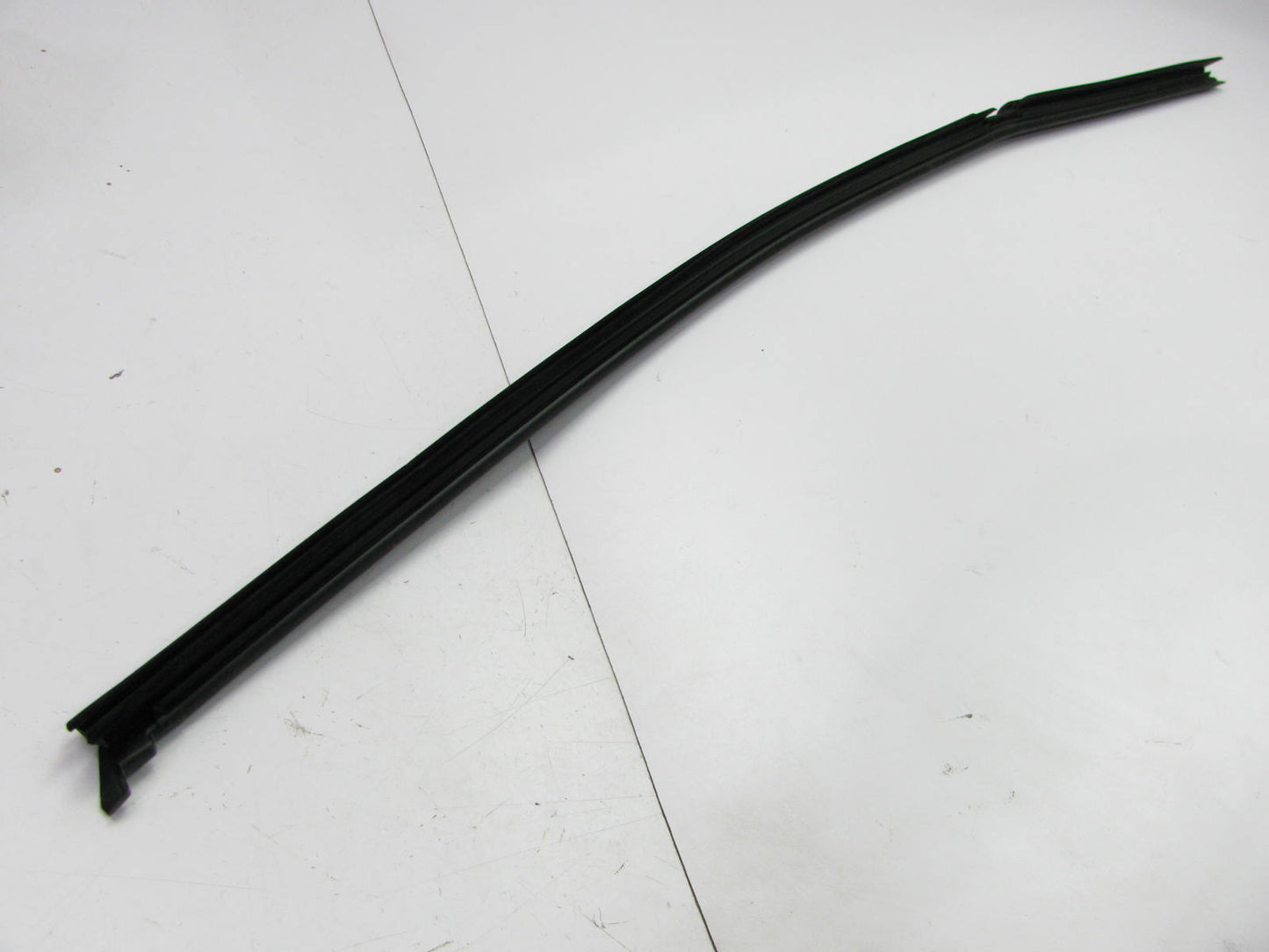 Rear Right Door Belt Weatherstrip Seal Strip For 18-23 Kia Stinger 83241J5000