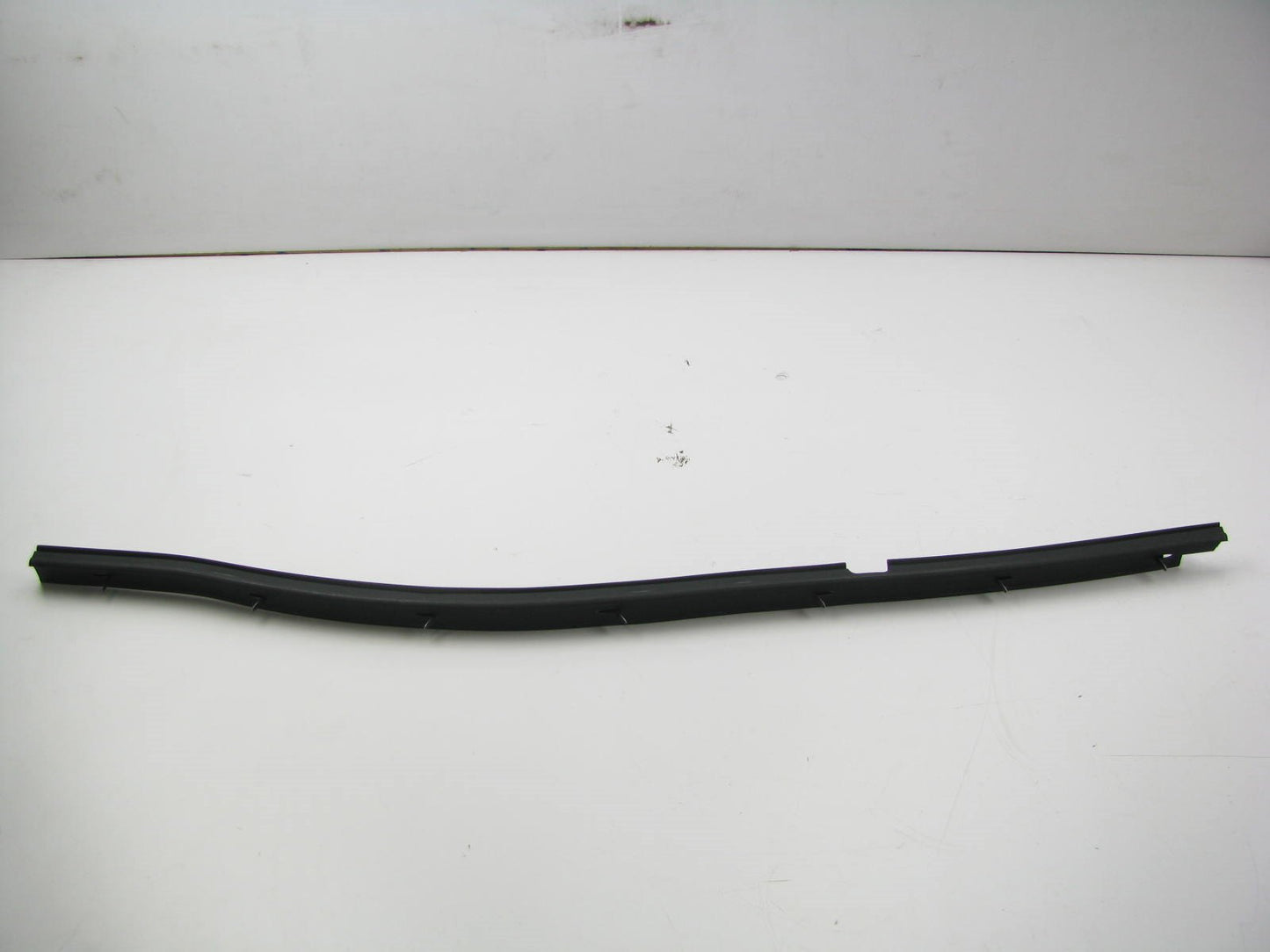 REAR Right Door Window Belt Weatherstrip Seal OEM For 2006-09 Sorento 833413E000