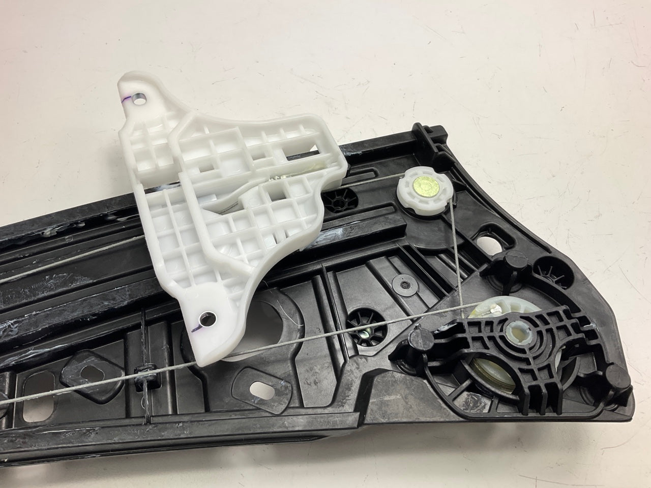 NEW GENUINE Rear Right Window Regulator OEM For 2015-2019 Kia Sedona 83404A9000