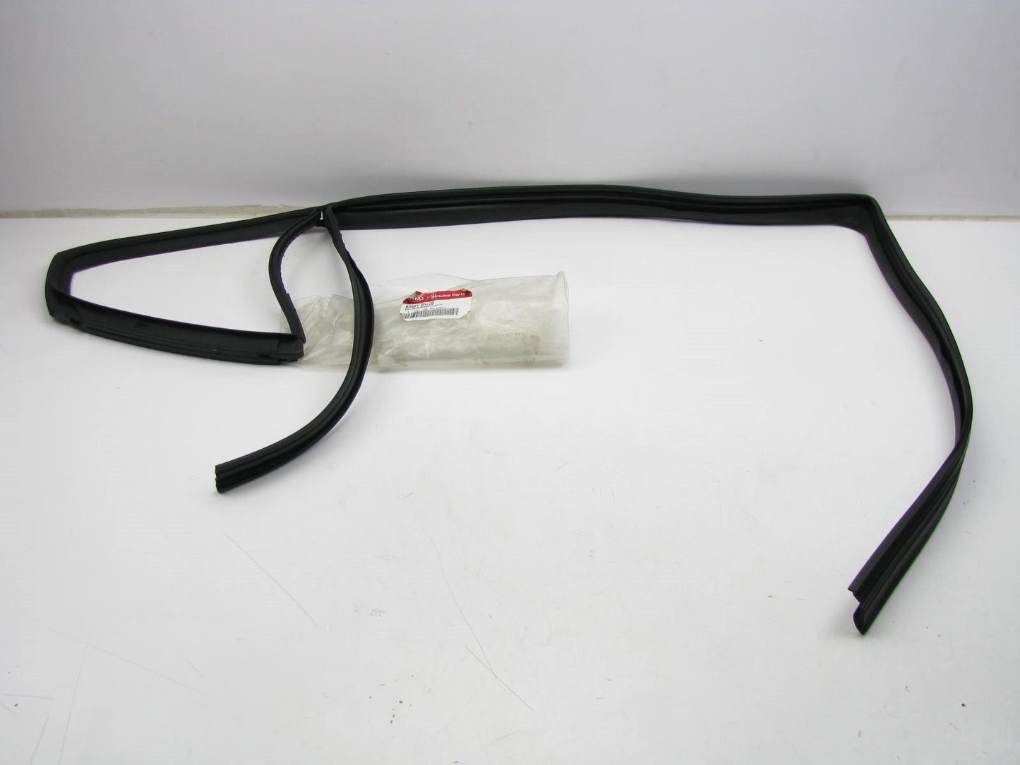 NEW REAR RIGHT Door Window Glass Run Weatherstrip Seal OEM For 15-16 Kia Cadenza