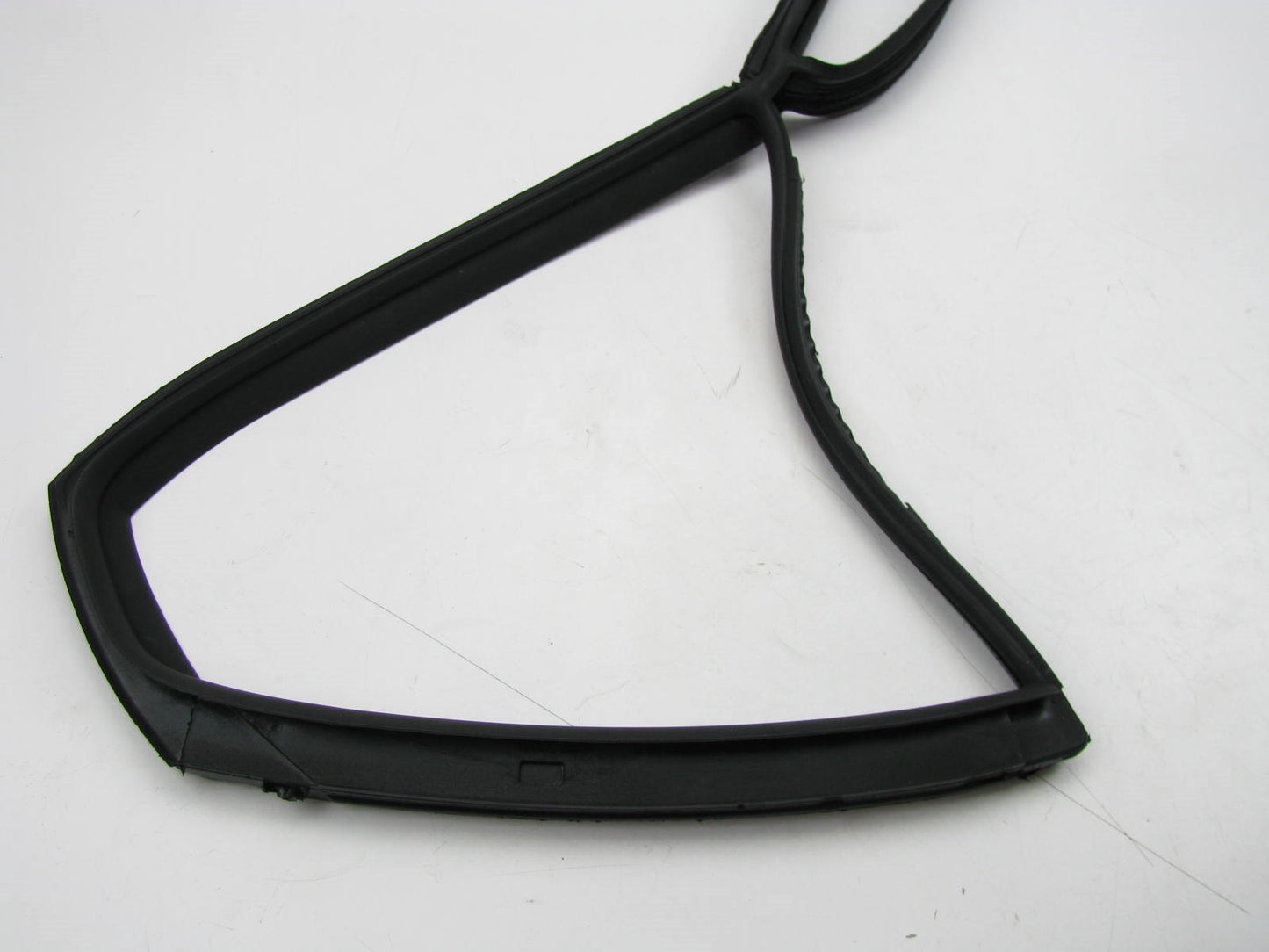 NEW REAR RIGHT Door Window Glass Run Weatherstrip Seal OEM For 15-16 Kia Cadenza