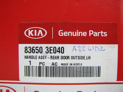 NEW GENUINE Outside Exterior Door Handle Rear Left OEM For 2007-09 Kia Sorento
