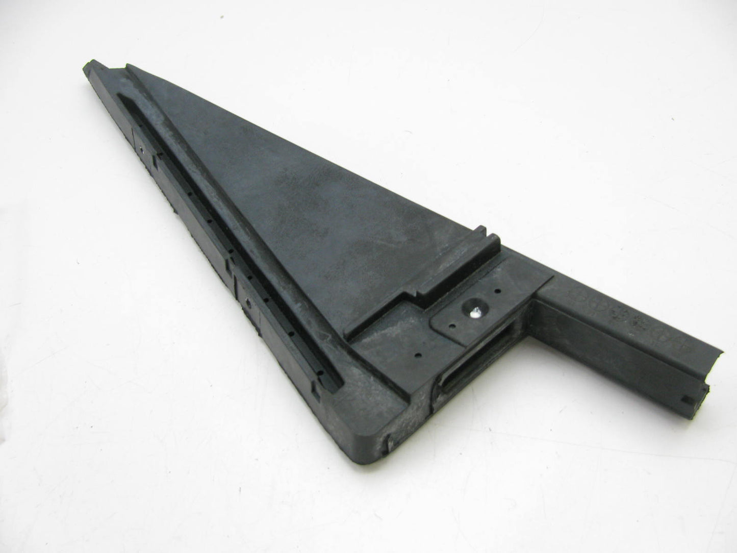 NEW Rear Left Driver Corner Molding Triangle OEM For 10-13 Kia Soul 838302K000WK