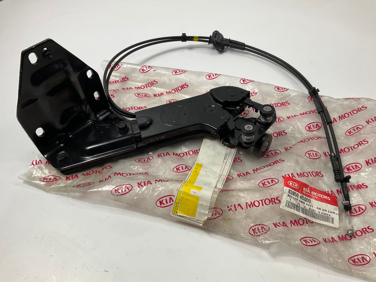 Rear Left Drivers Sliding Door Roller Arm OEM For 06-14 Kia Sedona 839504D000