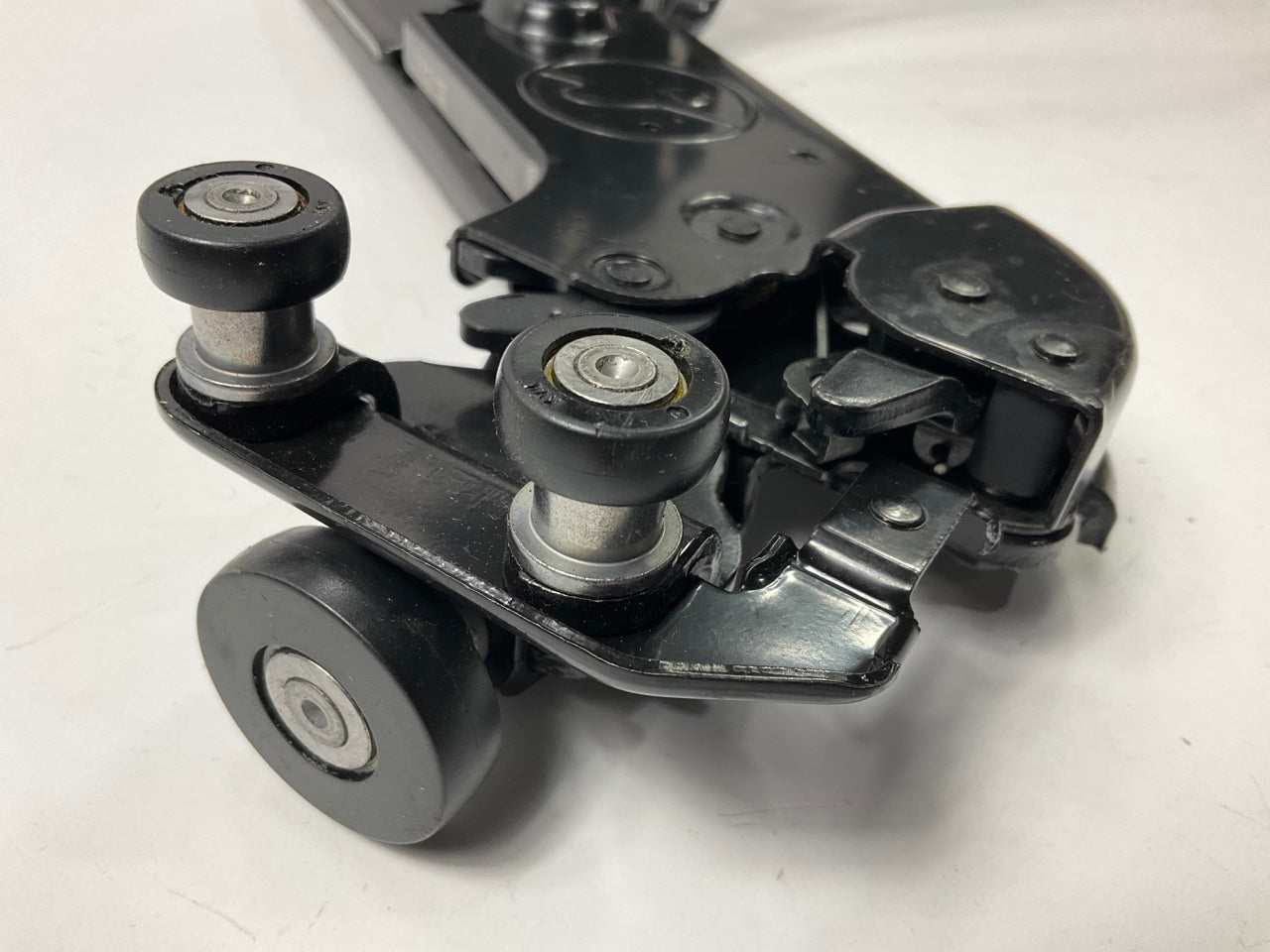 Rear Left Drivers Sliding Door Roller Arm OEM For 06-14 Kia Sedona 839504D000