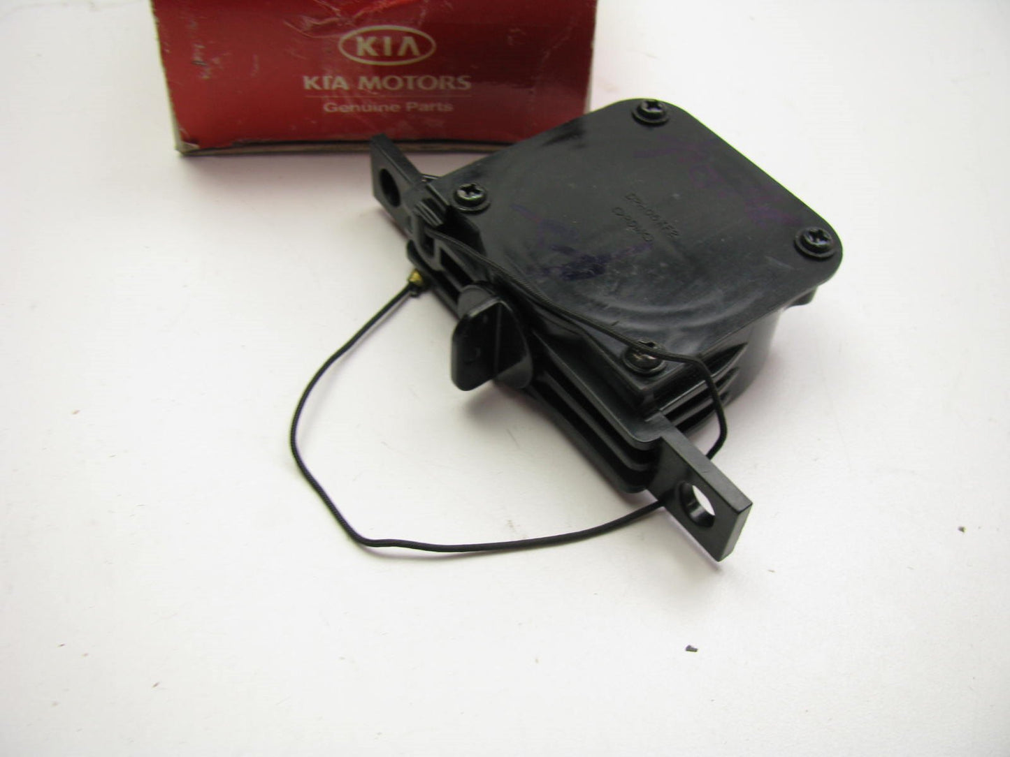 NEW - OEM GENUINE Glove Box Door Lid Damper For 2005-2009 Kia Amanti 845803F000