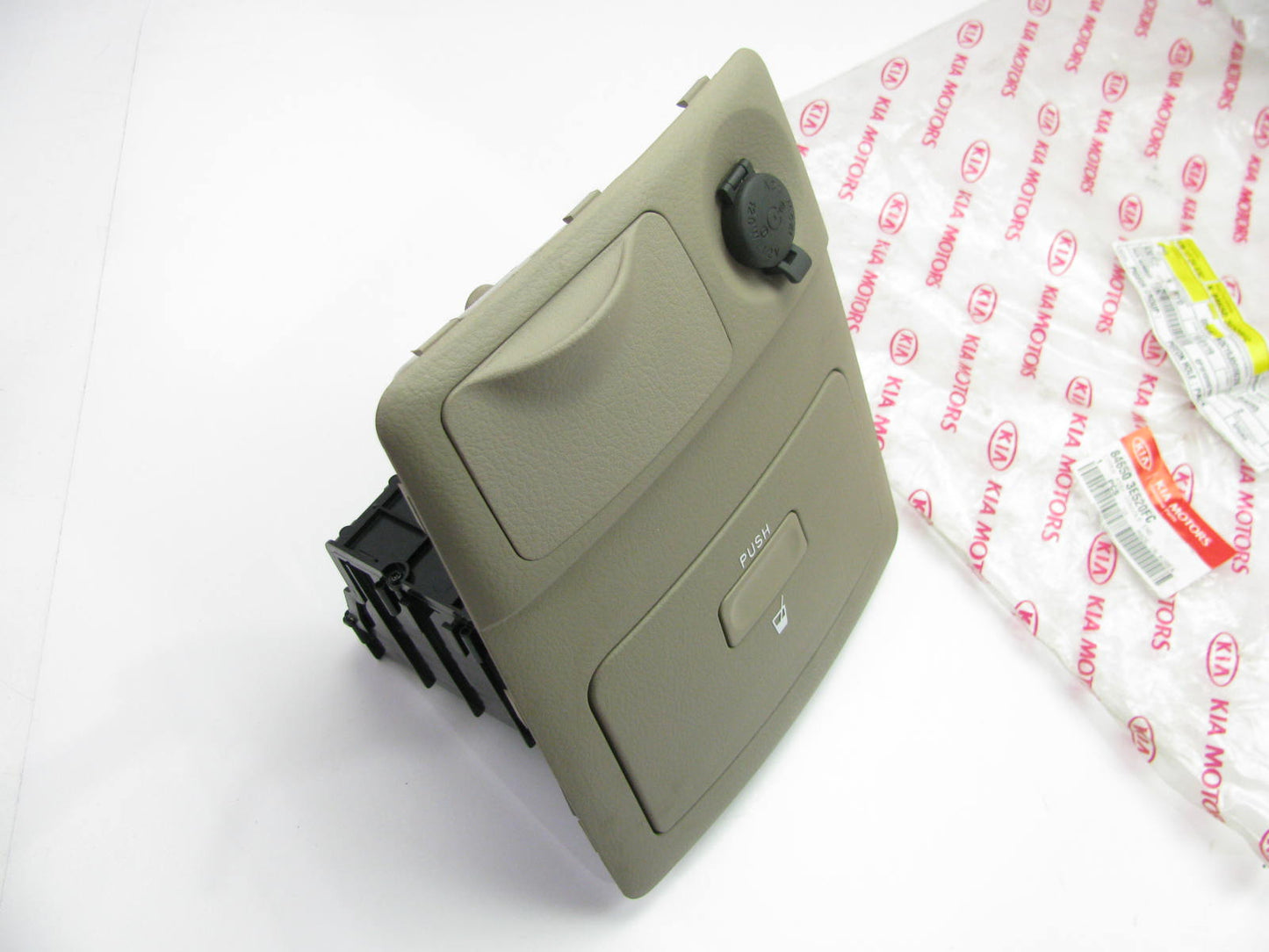 NEW - OEM 846503E520FC Console Cover Assembly For 2007-2008 Kia Sorento