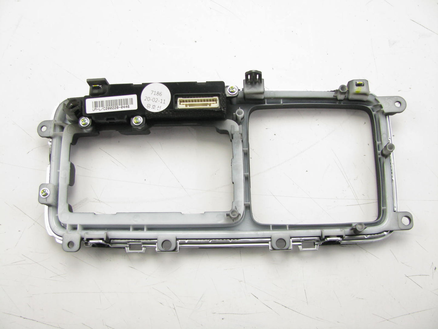 Center Console Auto Trans Shift Indicator Trim Bezel OEM For 2016-20 Kia Sorento
