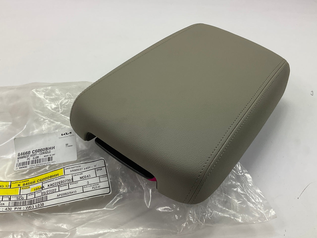 NEW Front Center Console Armrest Arm Rest Lid, Gray For 2016-2020 Kia Sorento