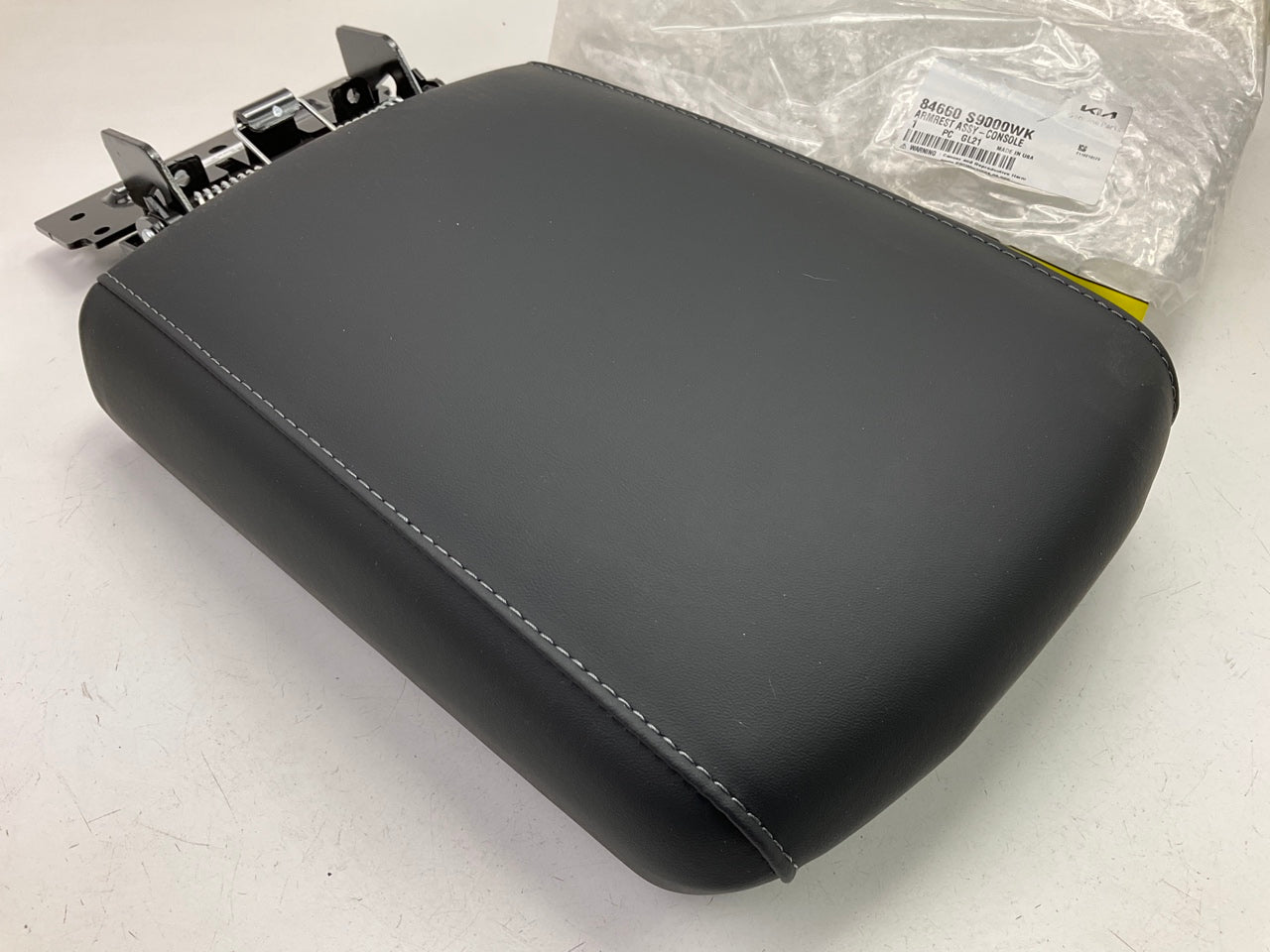 NEW Front Center Console Arm Rest Lid, Black For 2020-24 Telluride 84660S9000WK