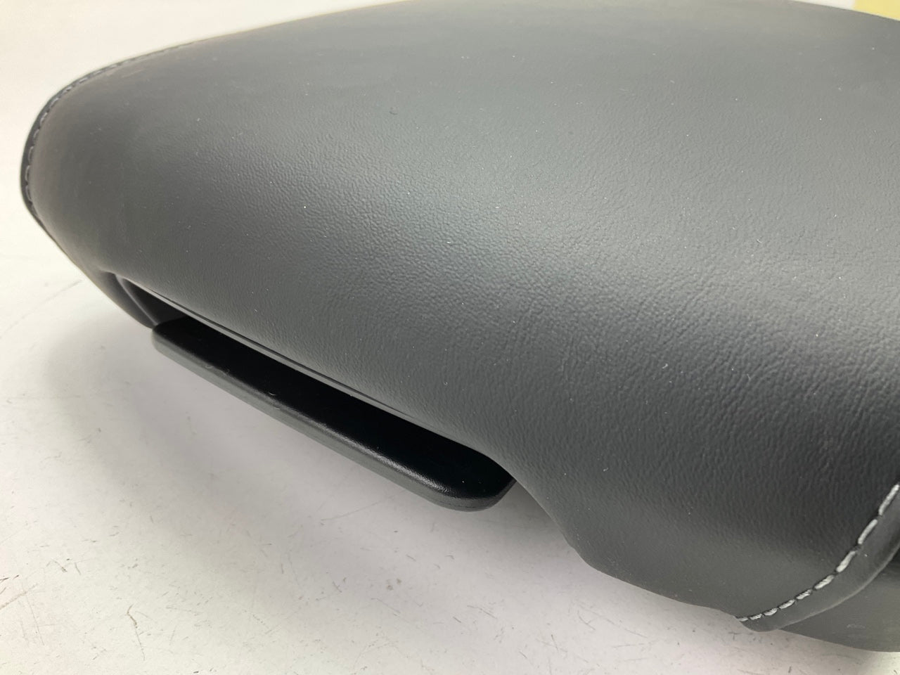 NEW Front Center Console Arm Rest Lid, Black For 2020-24 Telluride 84660S9000WK