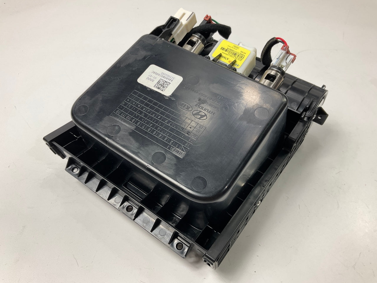 Center Console Tray W/ USB Outlets OEM For 2018 Kia Forte 84680B0200D8C