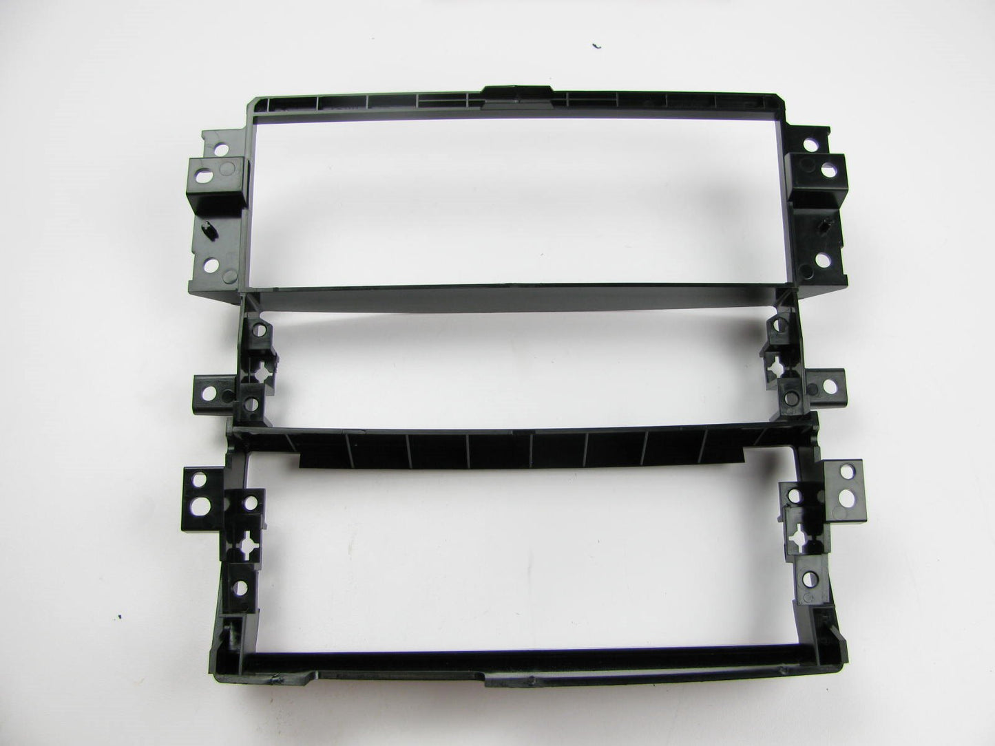 NEW - OEM Center Dash Board Radio AC Trim Bezel For 2003-06 Sorento 847413E000