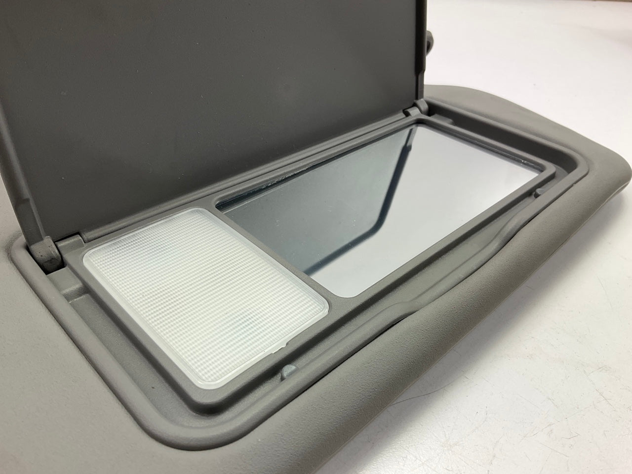 NEW Right Sun Visor, Gray, OEM For 2007-09 Kia Sorento W/O Sunroof 852023E075CY