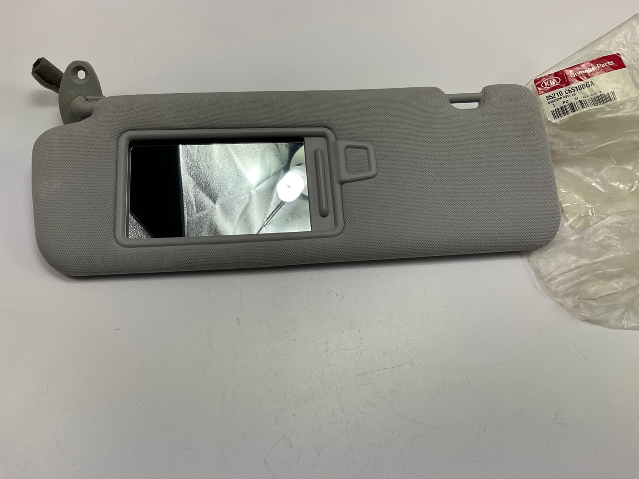 Left Driver Gray Sun Visor OEM For 2016-20 Kia Sorento W/ Sunroof 85210C6510BGA
