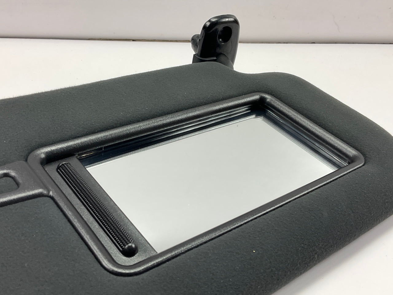 NEW Right Passengers Sun Visor Black OEM For 2013-2014 Kia Sorento 852201U455AMC