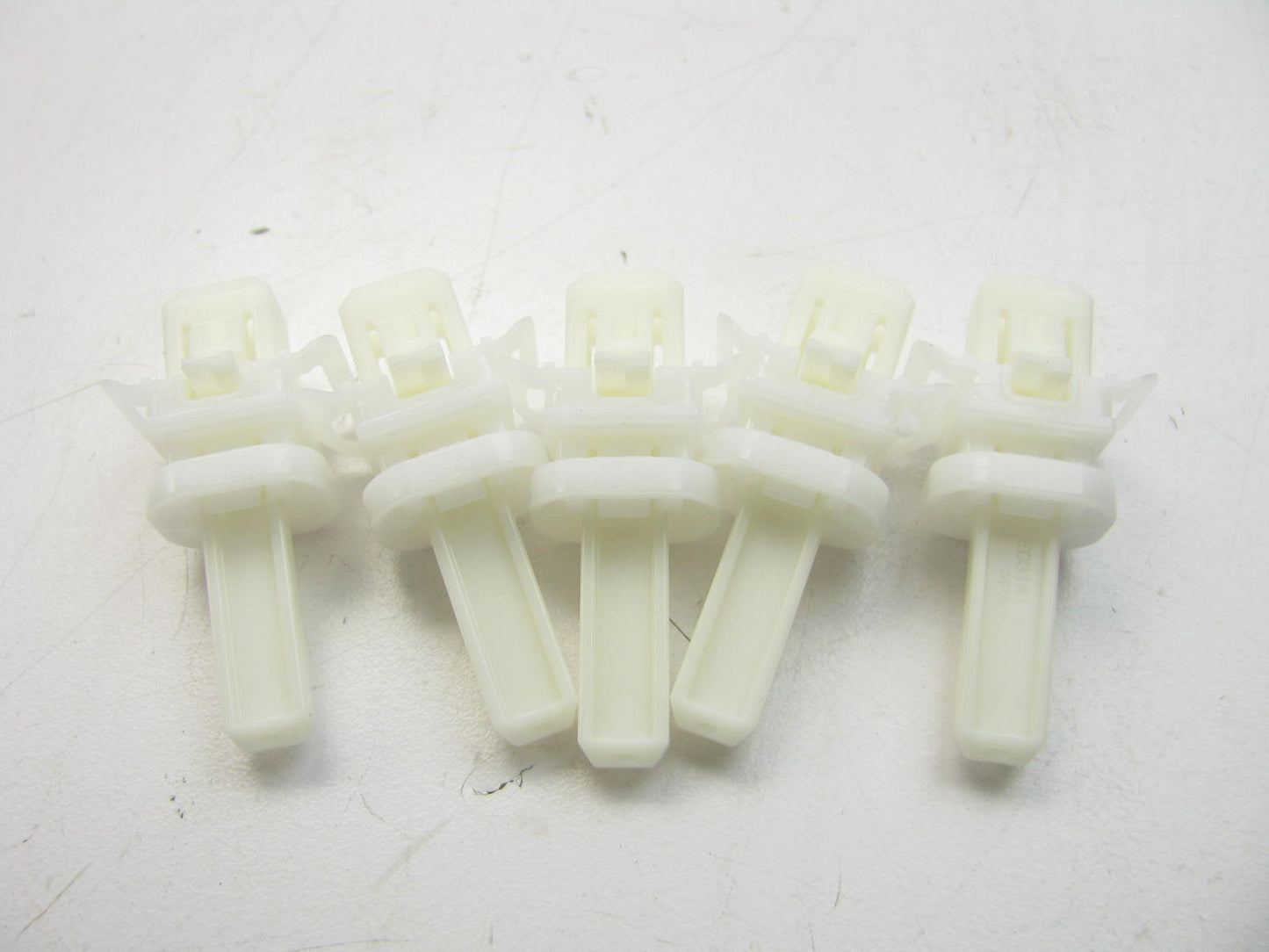 (5) NEW GENUINE Windshield Interior Pillar Trim Clips OEM For Kia 85815C1000