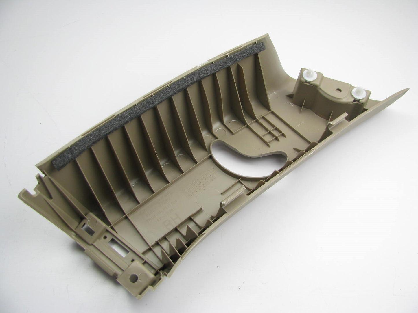 Upper Right Quarter Panel Seat Belt Trim Panel BEIGE OEM For 2011-2013 Sorento