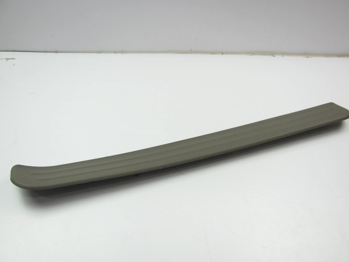 NEW GENUINE FRONT LEFT Door Sill Scuff Plate Cover OEM For 09-14 Sedona