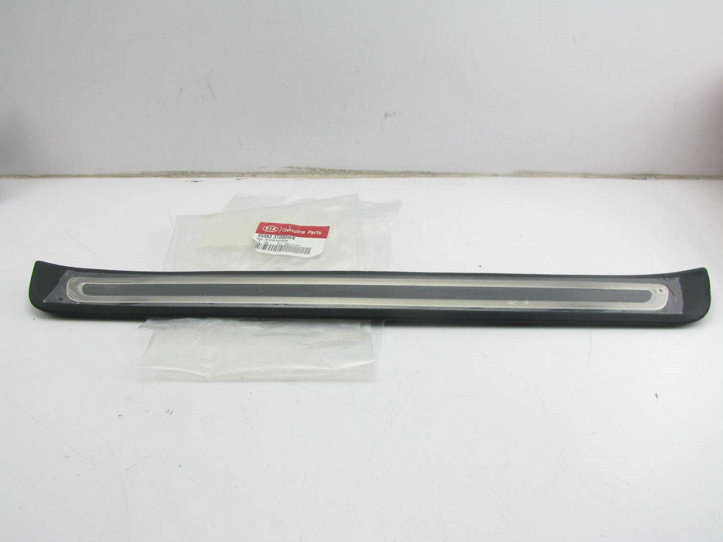 New FRONT RIGHT Door Sill Step Scuff Plate OEM For 2015-2017 K900 858833T000WK