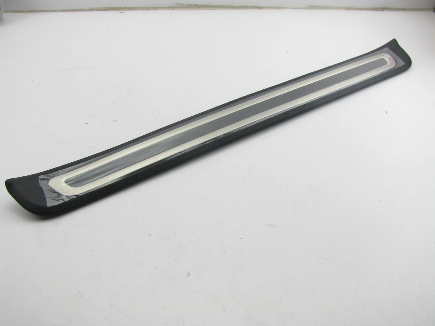 New FRONT RIGHT Door Sill Step Scuff Plate OEM For 2015-2017 K900 858833T000WK