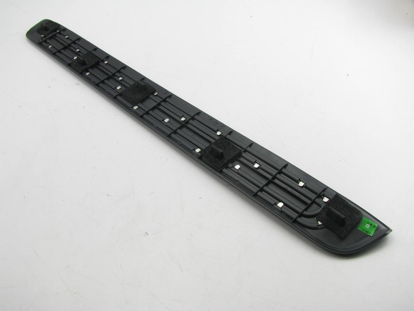 New FRONT RIGHT Door Sill Step Scuff Plate OEM For 2015-2017 K900 858833T000WK
