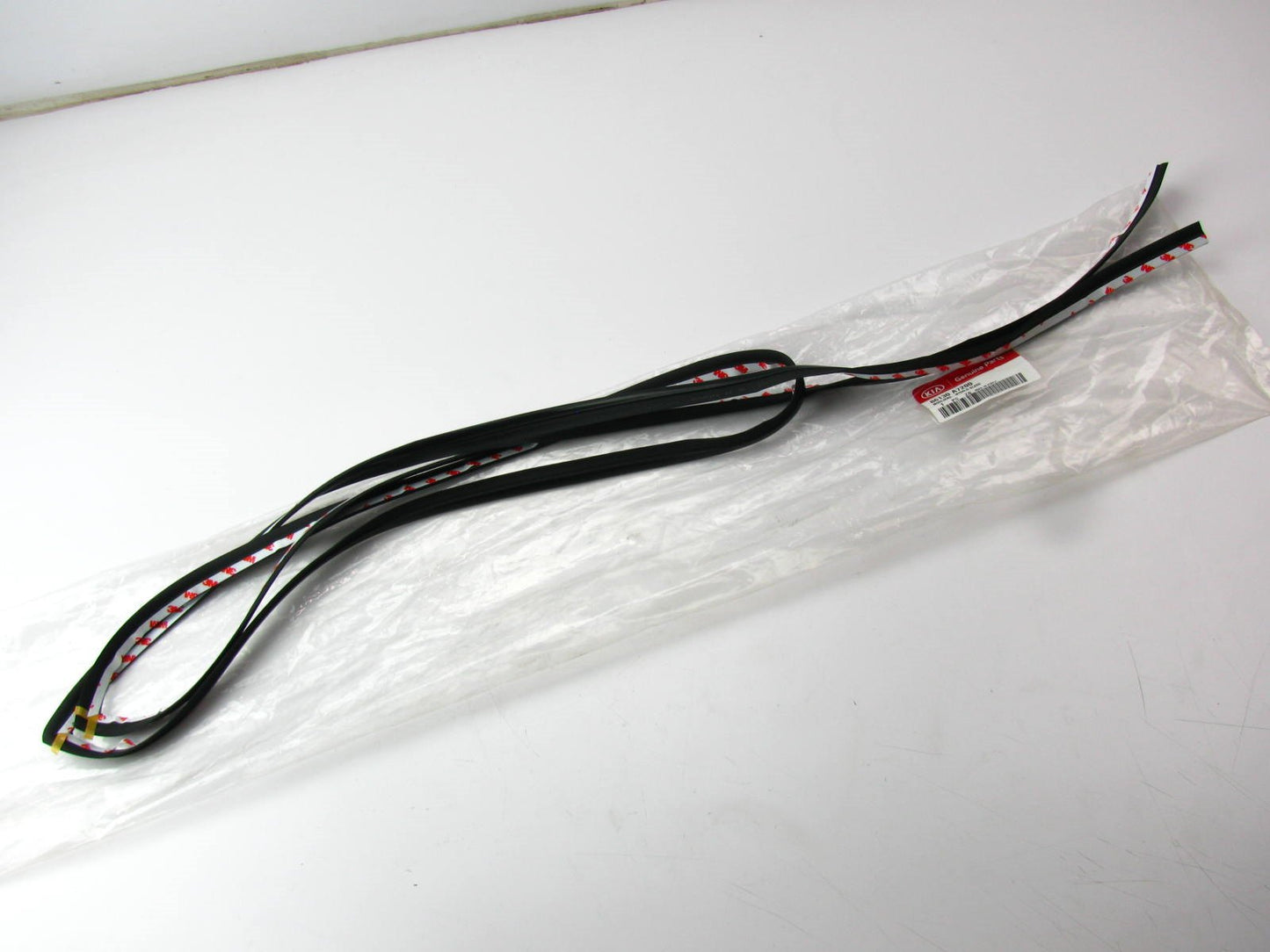 NEW GENUINE Windshield Molding Trim Strip Seal OEM For 2014-2016 Kia Forte Koup