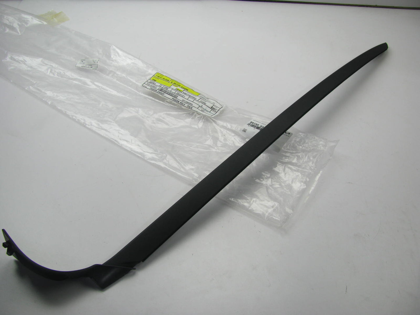 Windshield Reveal Molding Strip, Left Drivers Side OEM For 2020-24 Kia Telluride