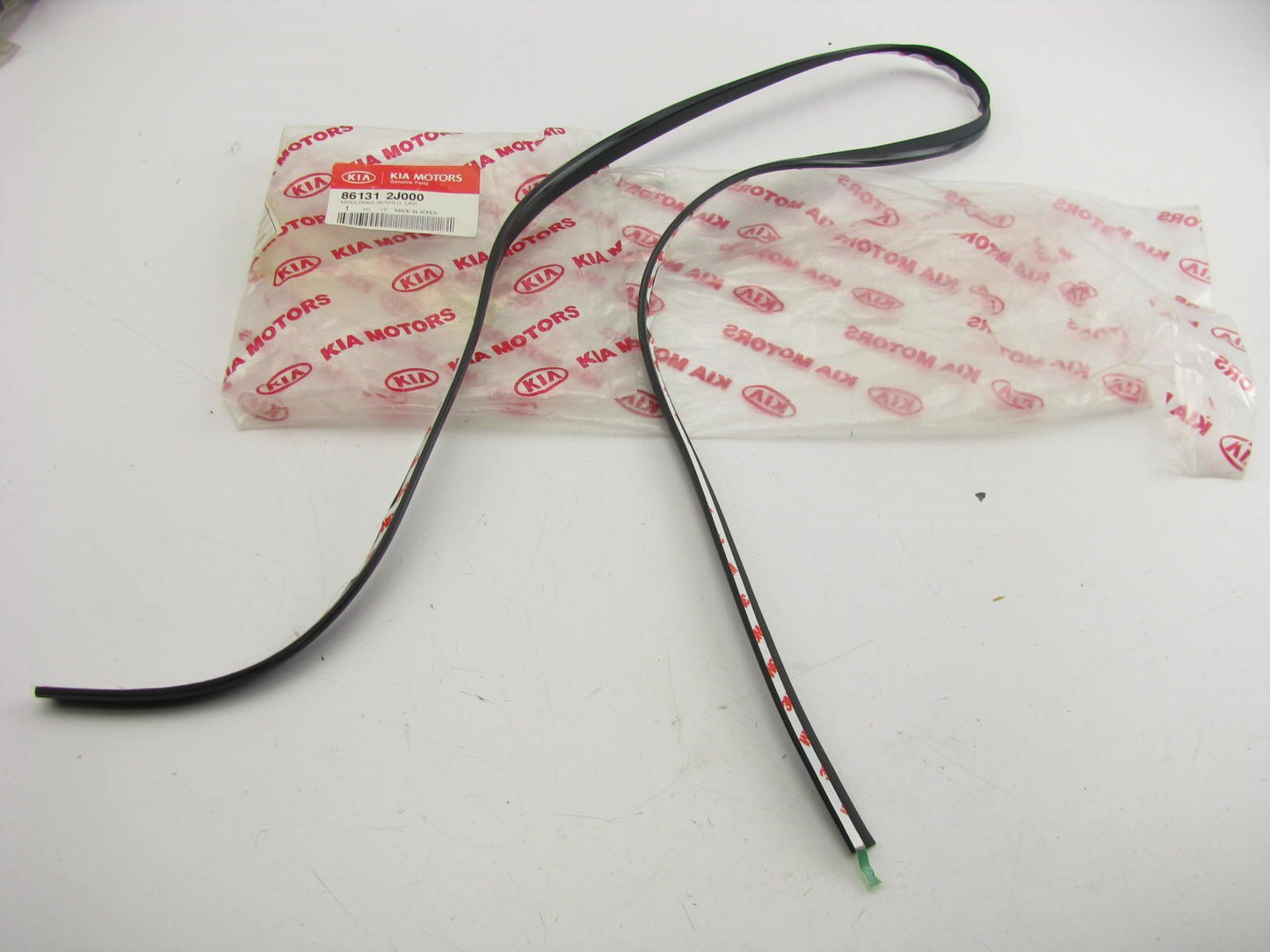 New Genuine Windshield Upper Moulding Trim Seal OEM For 2009 Borrego 861312J000