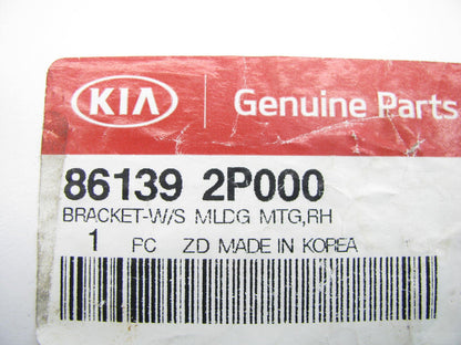 New Right Windshield Moulding Retainer Bracket OEM For 10-12 Sorento 861392P000