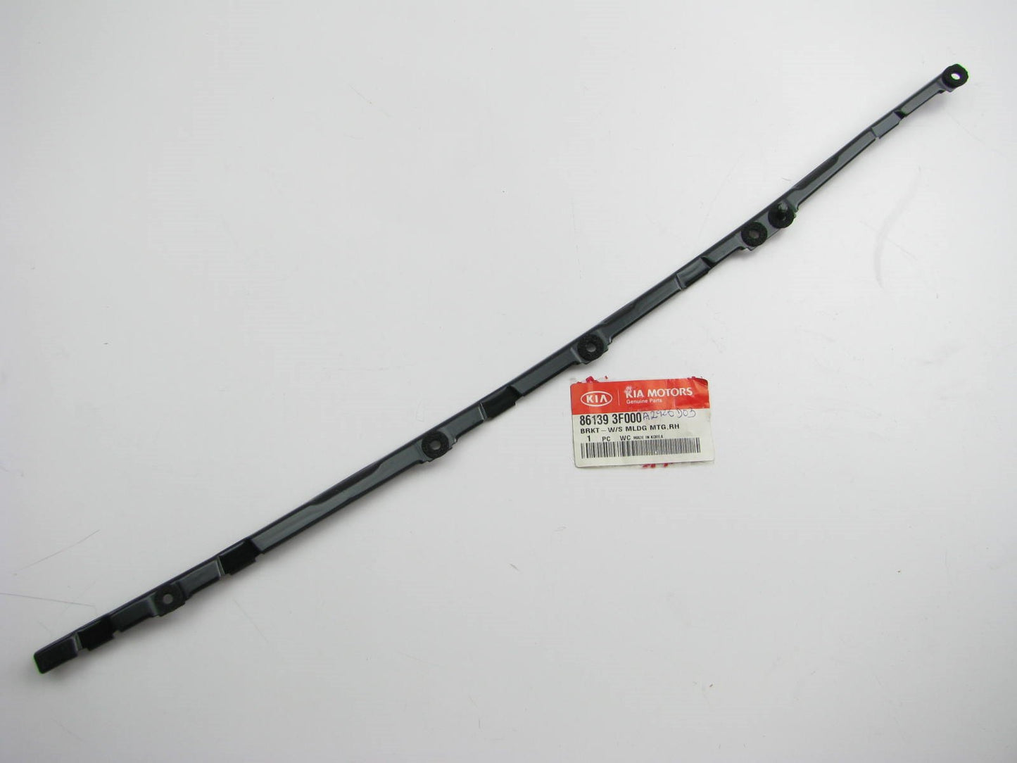 New Genuine FRONT RIGHT Windshield Moulding Bracket OEM For 2004-2008 Kia Amanti