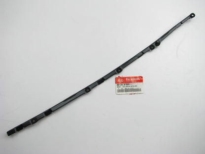 New Genuine FRONT RIGHT Windshield Moulding Bracket OEM For 2004-2008 Kia Amanti