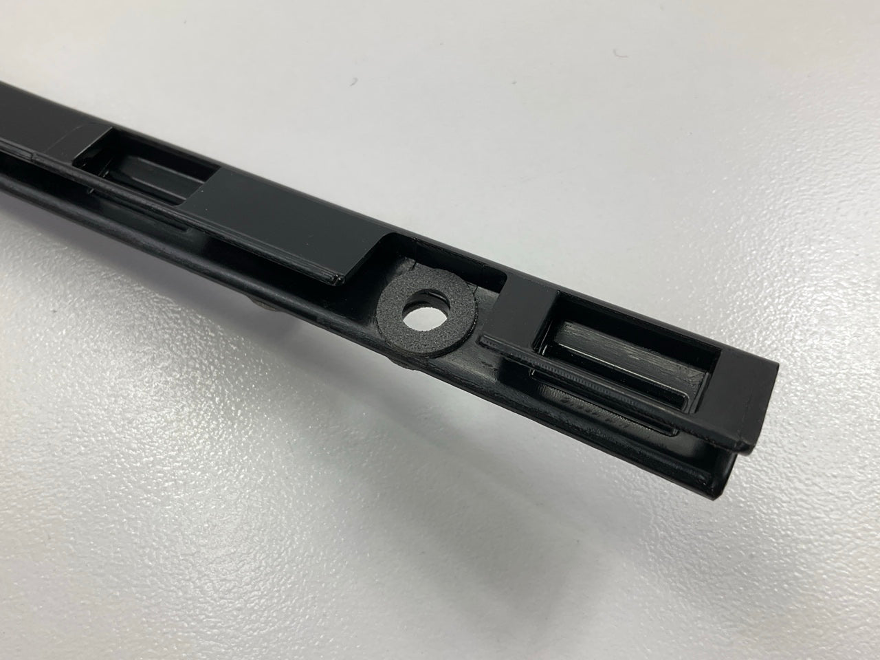 NEW 86139D4000 Right Windshield Moulding Mounting Bracket For 2016-2020 Optima
