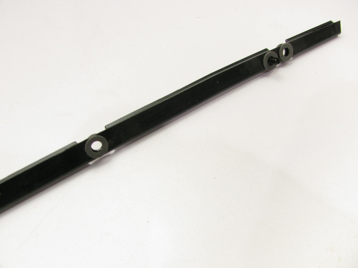 NEW RIGHT Windshield Side Molding Retainer Bracket OEM For 2020-23 Kia Telluride