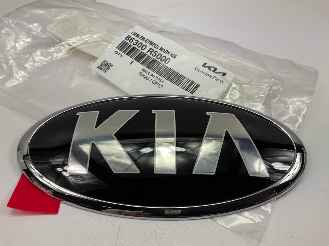 NEW - OEM 86300R5000 Rear Hatch Emblem For 2021 Kia Sorento