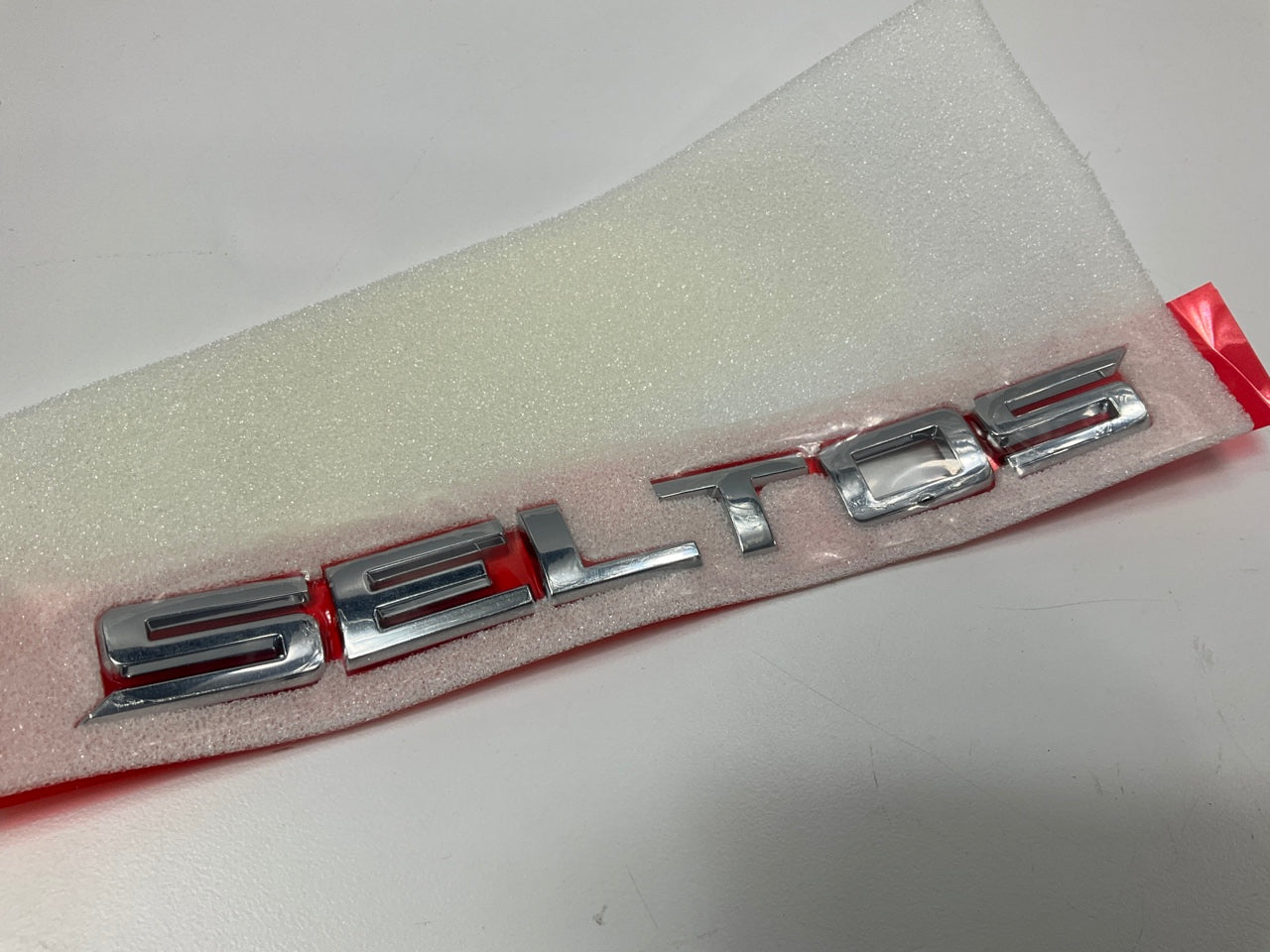 NEW GENUINE Rear ''Seltos'' Emblem OEM For 2021-2024 Kia Seltos 86310Q5200