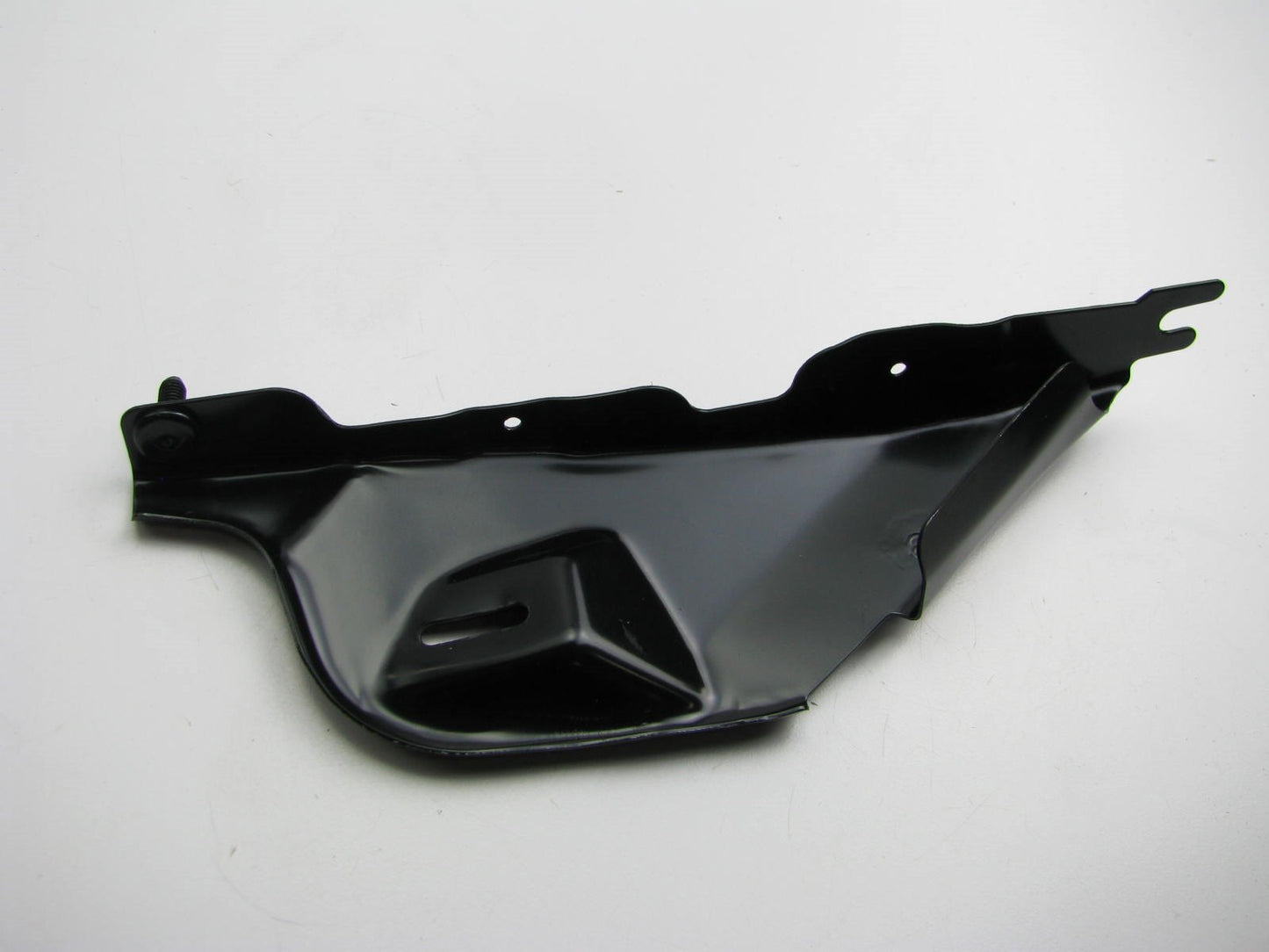 New Front Bumper Side Upper Bracket Right Passenger For 03-06 Sorento 865163E000