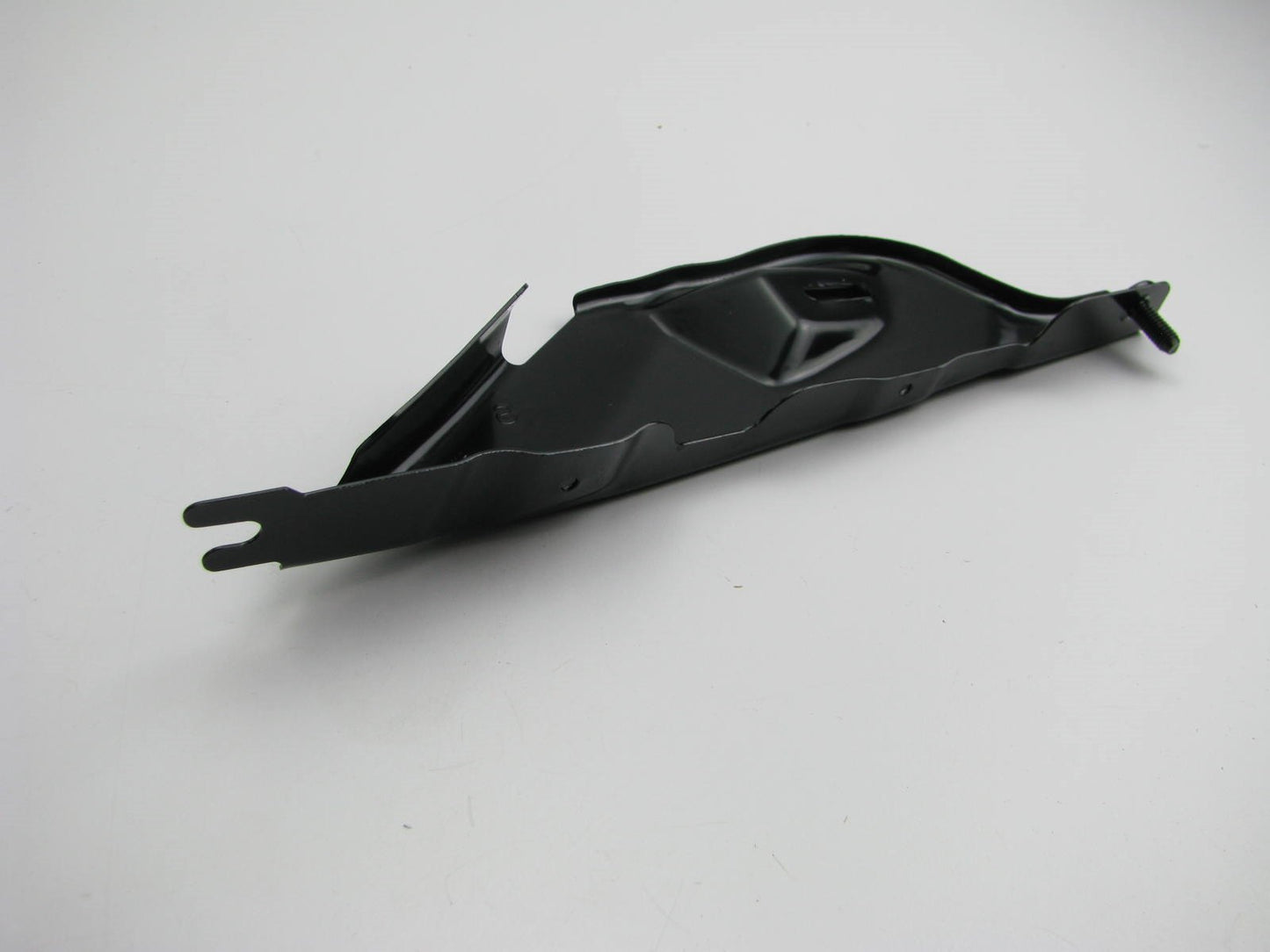 New Front Bumper Side Upper Bracket Right Passenger For 03-06 Sorento 865163E000