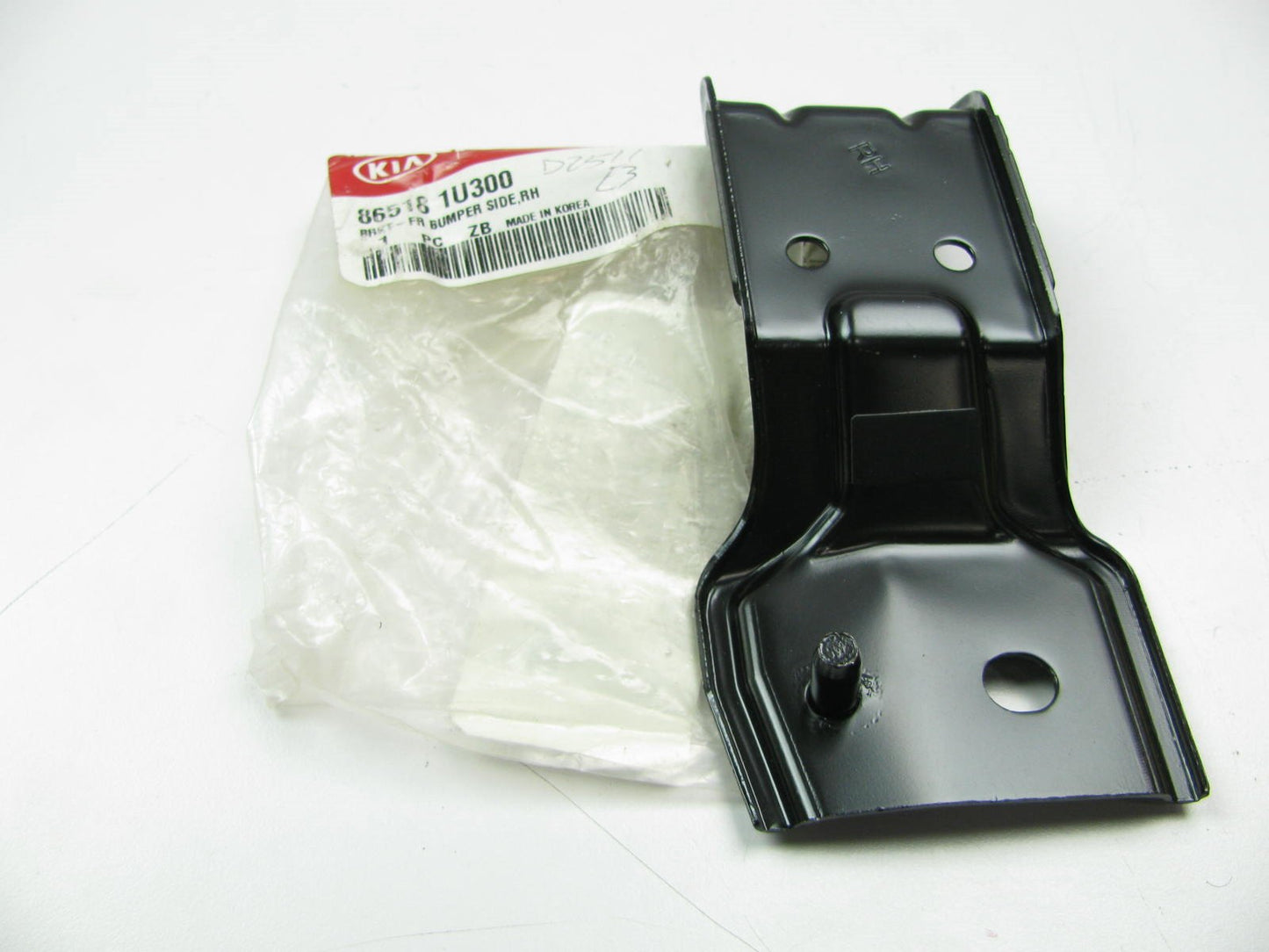 Front Bumper Right Hand (Passengers Side) Support Bracket OEM For 12-13 Sorento