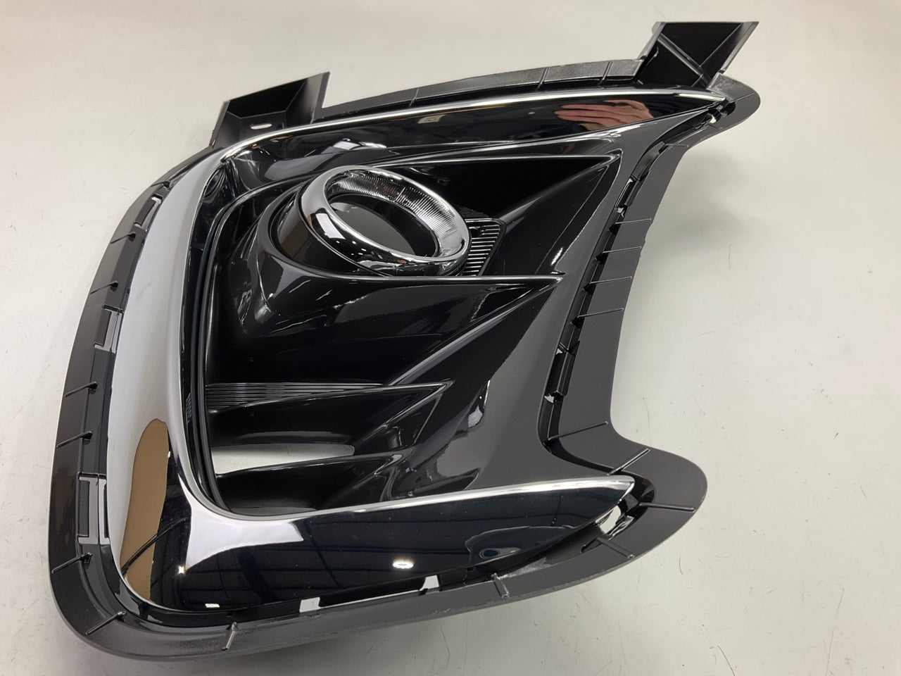 New Front Passenger Side Fog Light Bezel OEM For 2019-20 Kia Sorento 86526C6800