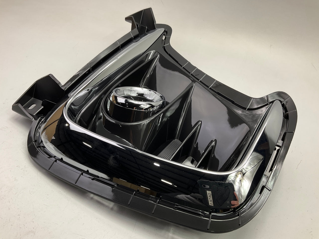 New Front Passenger Side Fog Light Bezel OEM For 2019-20 Kia Sorento 86526C6800