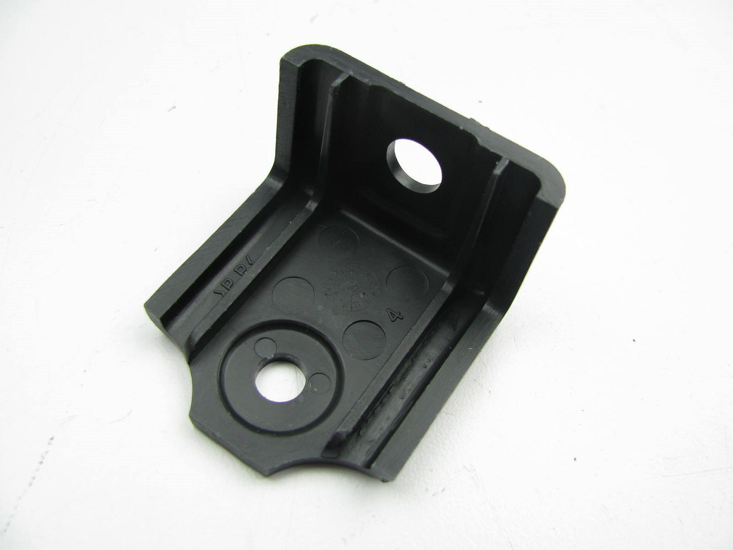 New OEM Front Bumper Lower Mounting Bracket For 05-10 Kia Sportage 865501F000