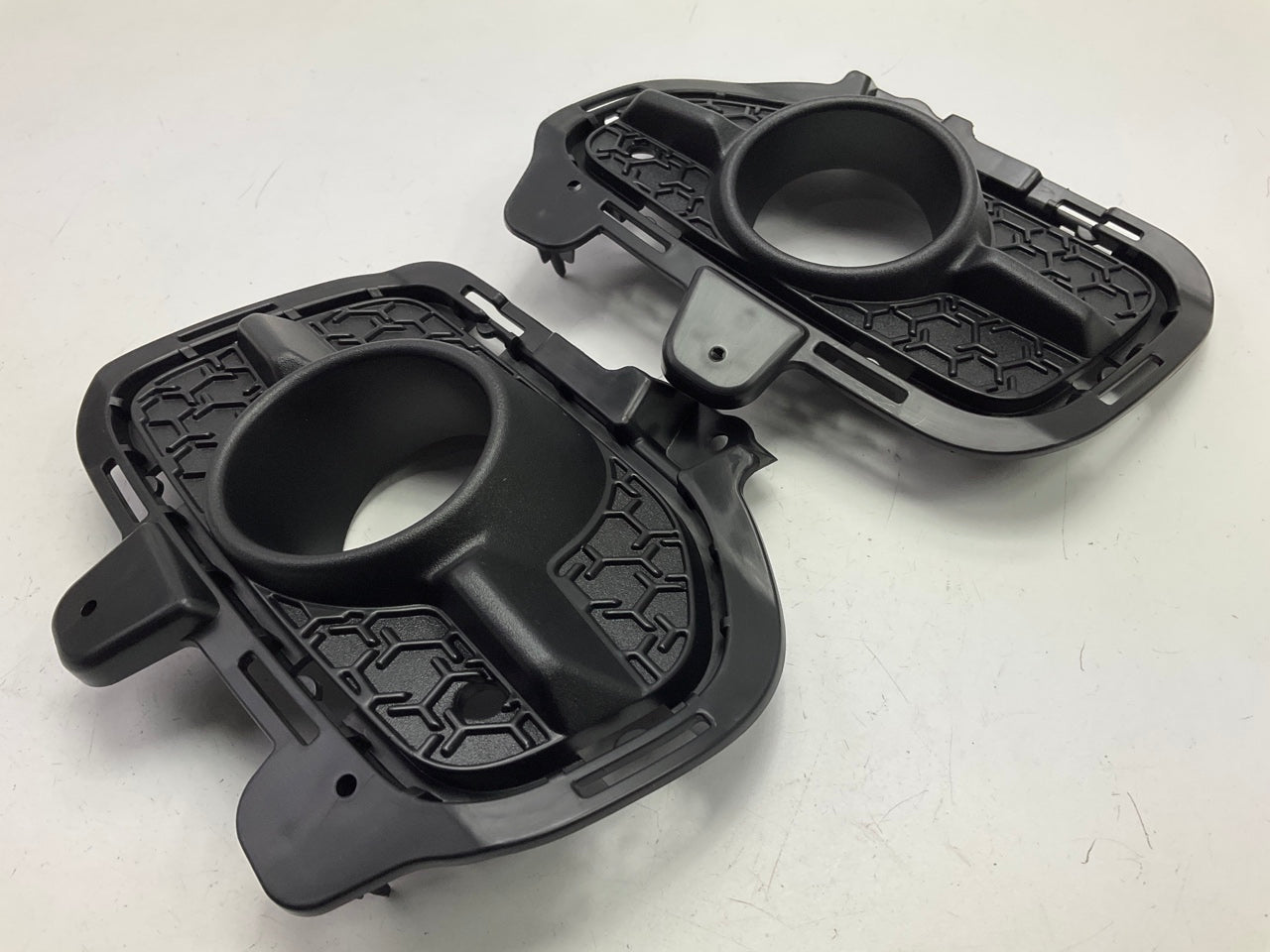 NEW Fog Light Fog Lamp Trim Bezels, Left + Right, OEM For 2021-2023 Kia Seltos