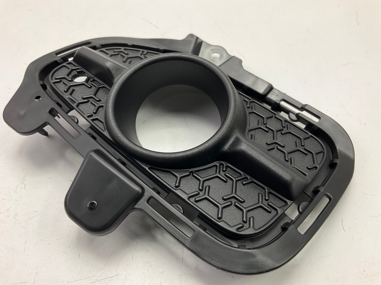 NEW Fog Light Fog Lamp Trim Bezel Right Passengers OEM For 2021-2023 Kia Seltos