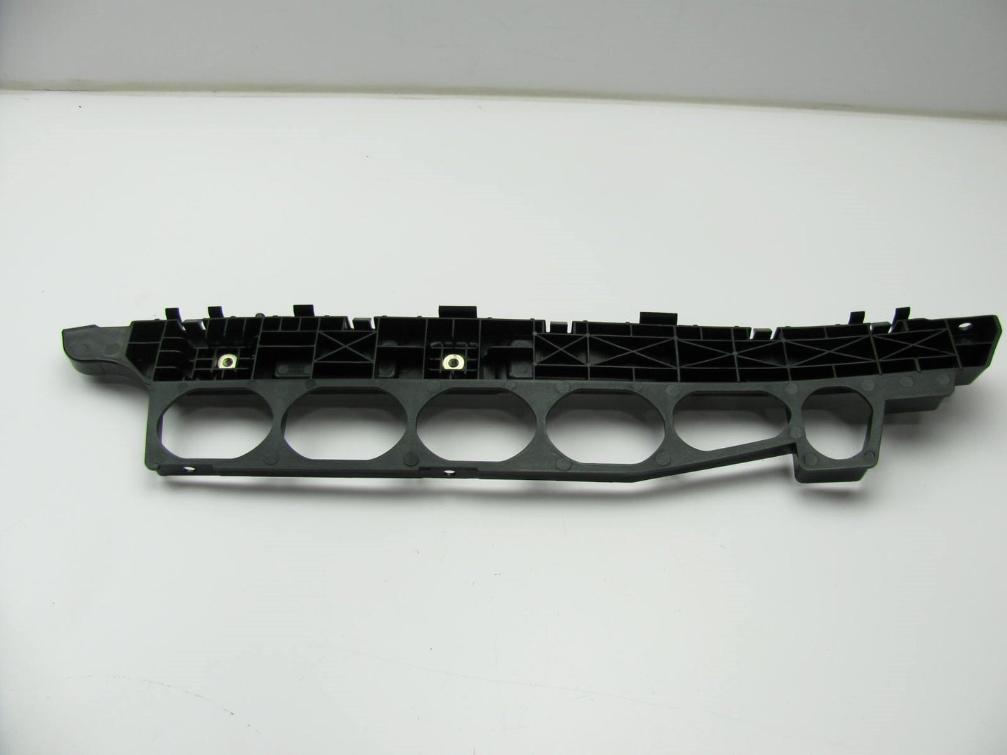 NEW - OEM Rear Bumper Side Mounting Bracket Right Passenger For 14-16 Cadenza