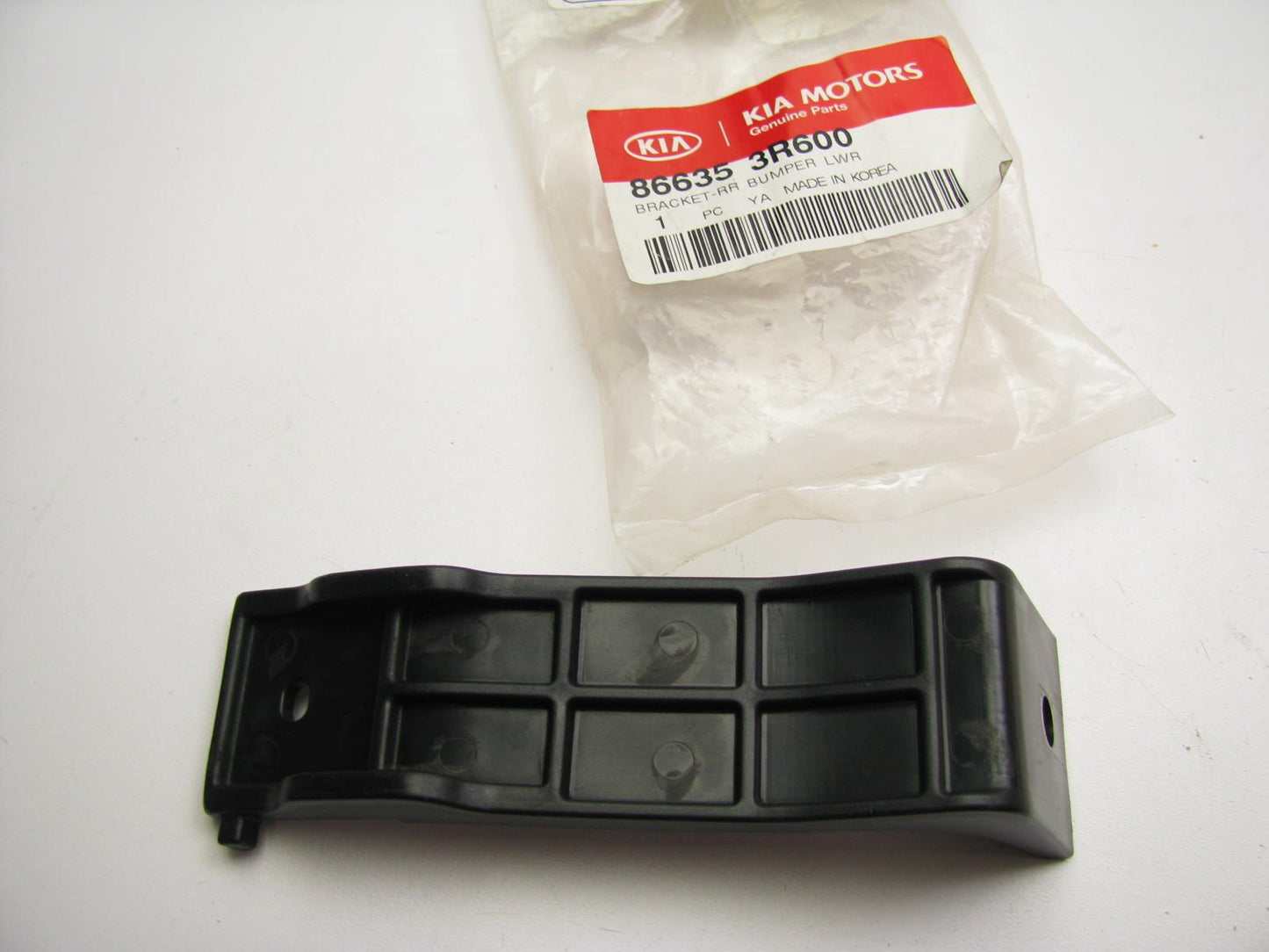 NEW - OEM Rear Bumper Lower Mounting Bracket For 14-16 Kia Cadenza 866353R600